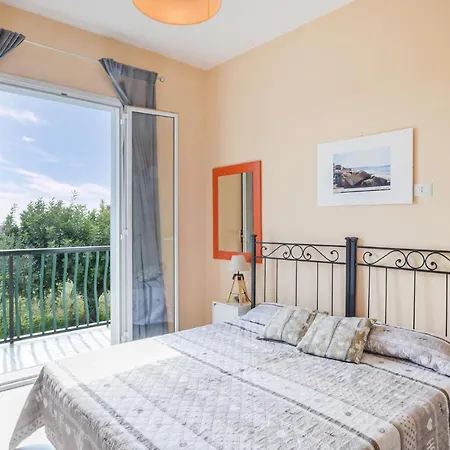 Cozy In With Outdoor Swimming Pool Holiday home *