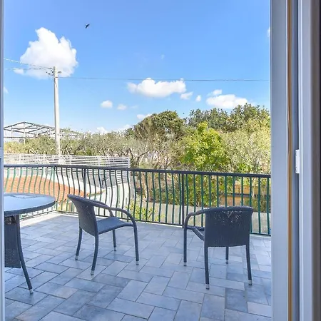 Cozy In With Outdoor Swimming Pool Holiday home *